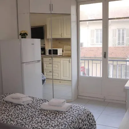 Dream - A Flat With Balcony At 300m From The Apartment Nice