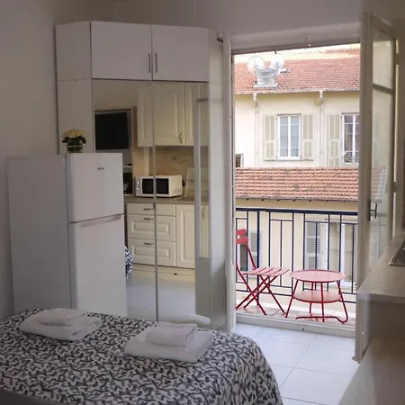 Dream - A Flat With Balcony At 300m From The Nice